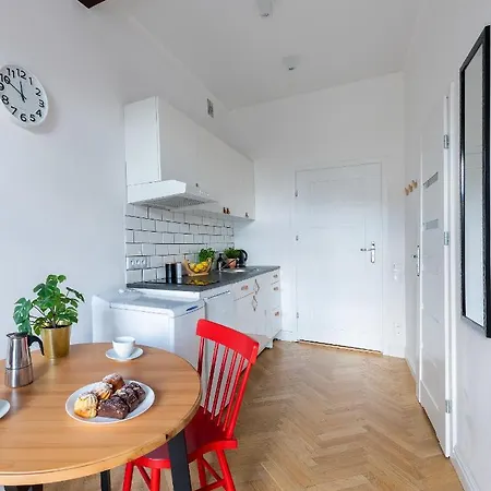 Wspolna 54a - Red - Good Varsovie