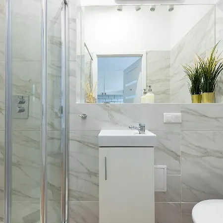 Wspolna 54a - Red - Good * Varsovie